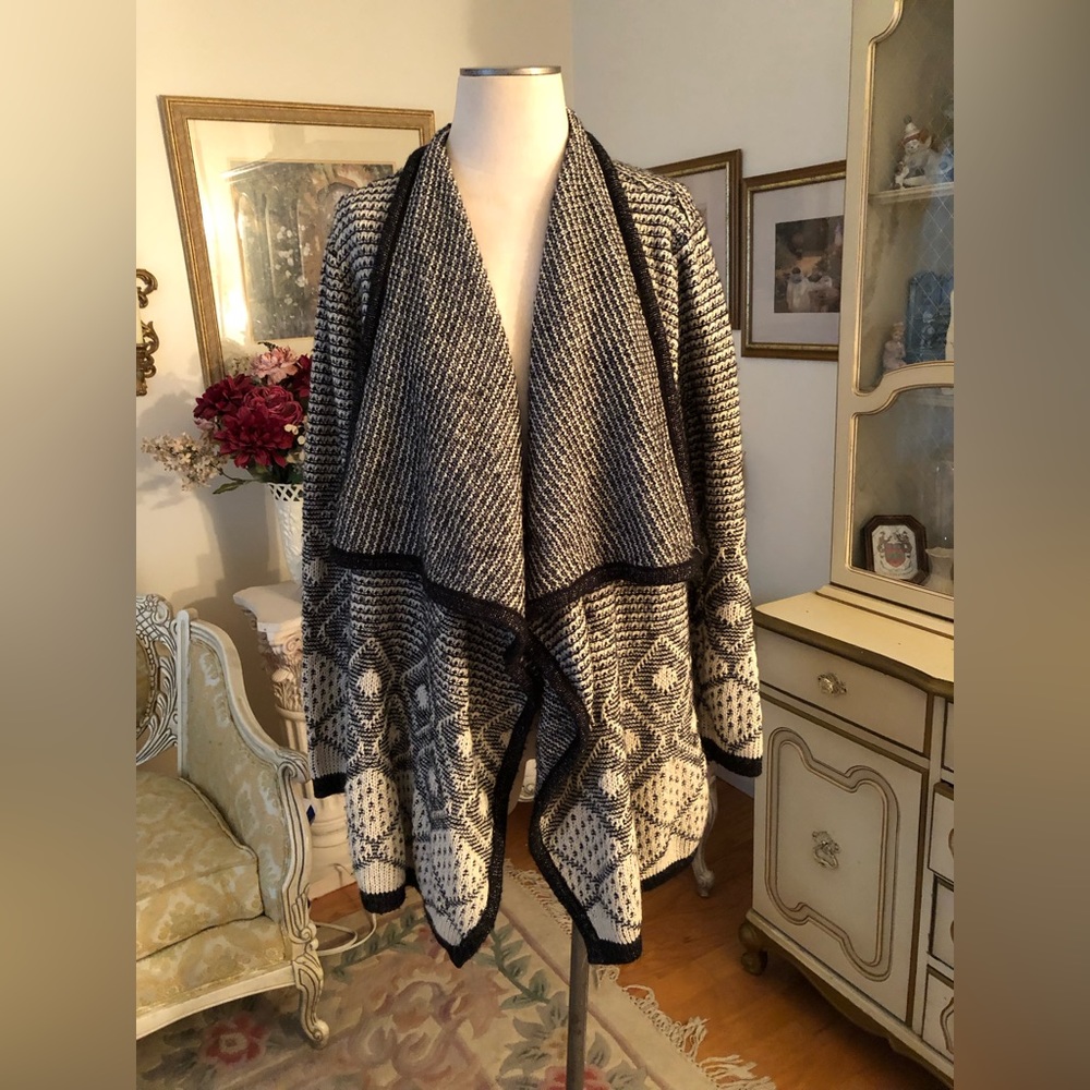 Spring & Metcer black/white/silver thread cardigan very good condition size 1X